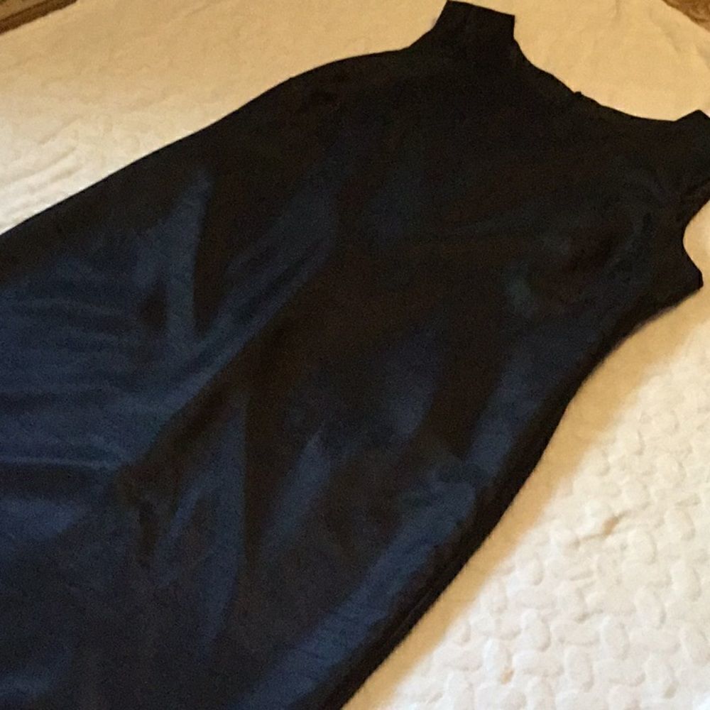 Ladies sleeveless dress in size 20 black